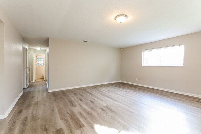 Foto del edificio - 5606 Drakestone Blvd