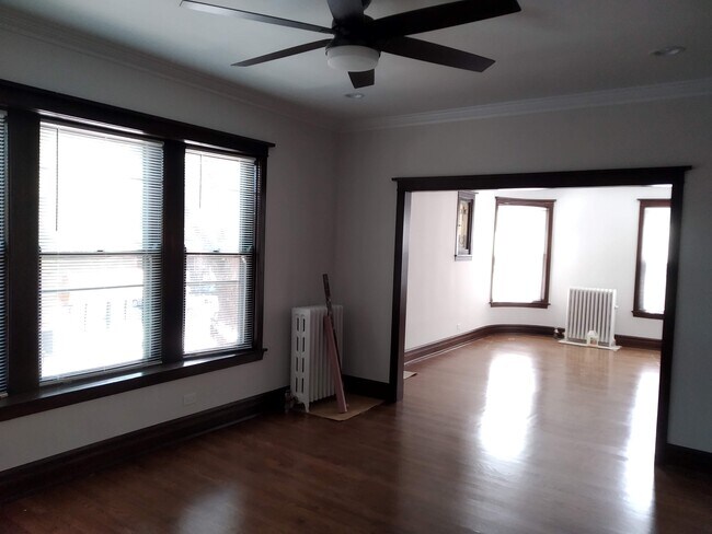 dining room - 1954 W Berteau Ave