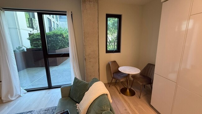 Foto del edificio - Epic REA: Fantastic Potrero Hill Modern 1 BR, 1 BA Condo