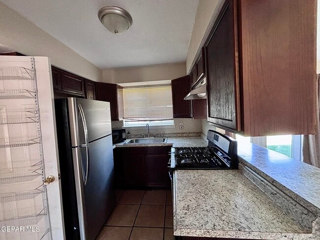 Foto del edificio - 10517 Tareyton St