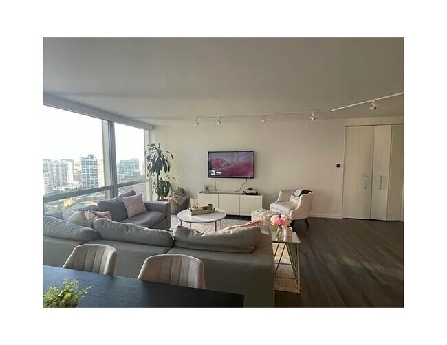 Foto del edificio - 340 W Diversey Pky