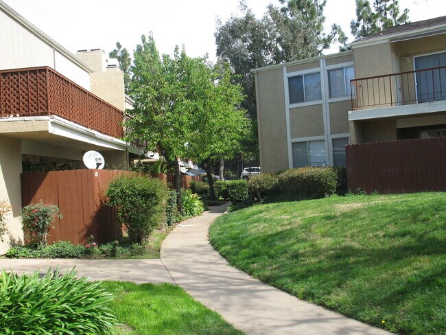 Foto del edificio - 475 N Midway Dr