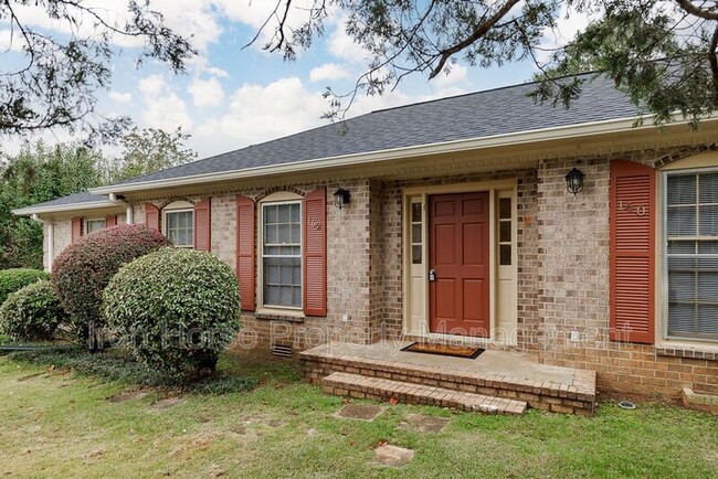 Building Photo - 160 Jockey Club Dr