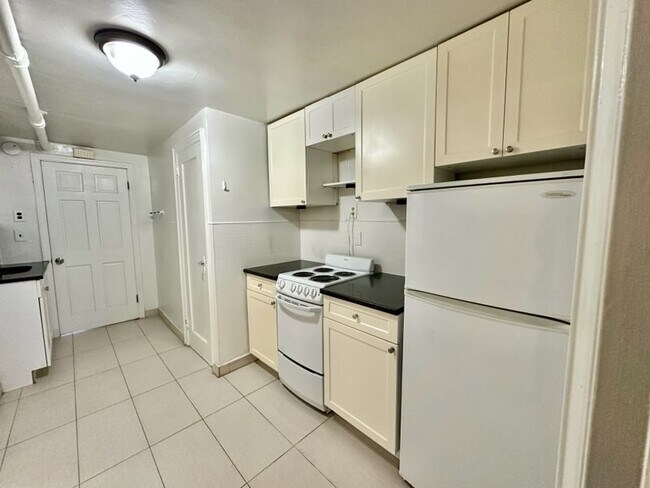 Building Photo - 2554 42nd St