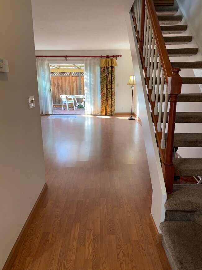Building Photo - 1387 Pinehurst Sq