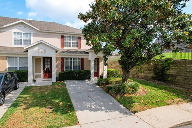 Building Photo - 2421 Silver Palm Dr