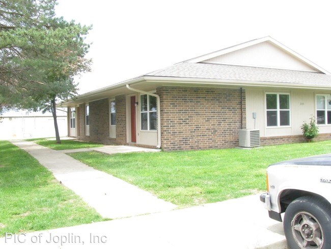 Building Photo - 207 S Fort St