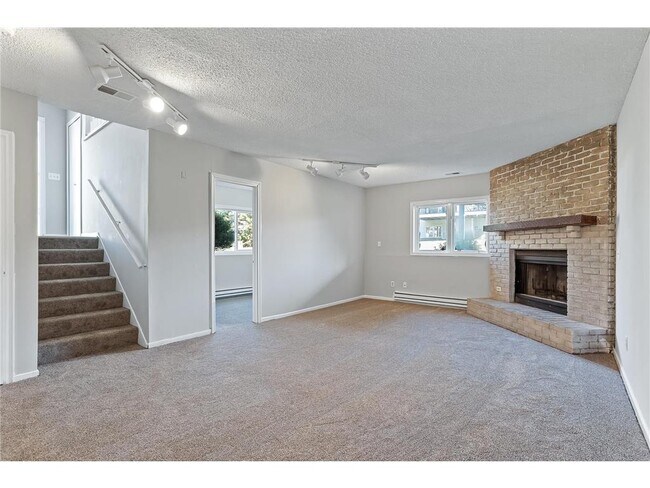 Foto del edificio - 14772 Lower Endicott Way