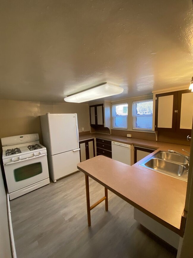 Foto del edificio - 110 E Rosser Ave