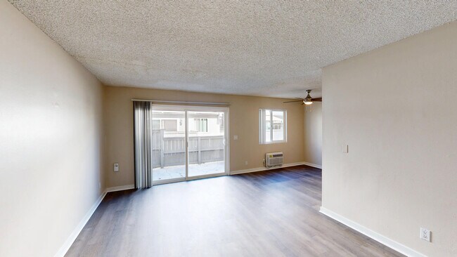 Interior Photo - Rosebeach