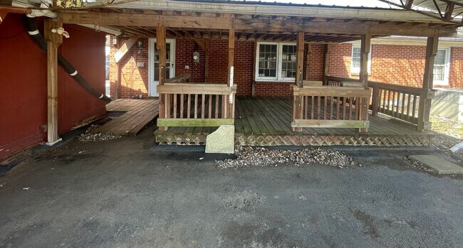 Foto del edificio - Brick 3 bed 1 bath home