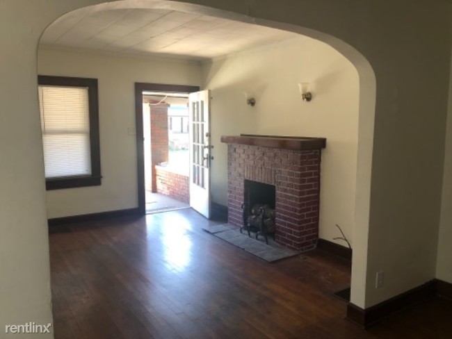 Foto del edificio - 2 br, 1 bath Apartment - 802 N Oxford St