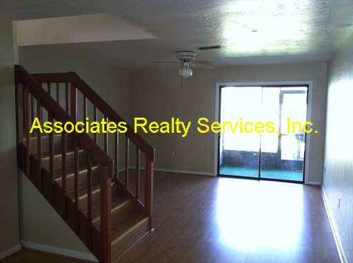 Building Photo - Spacious 2B/1.5B townhouse in Mill Run!  A...