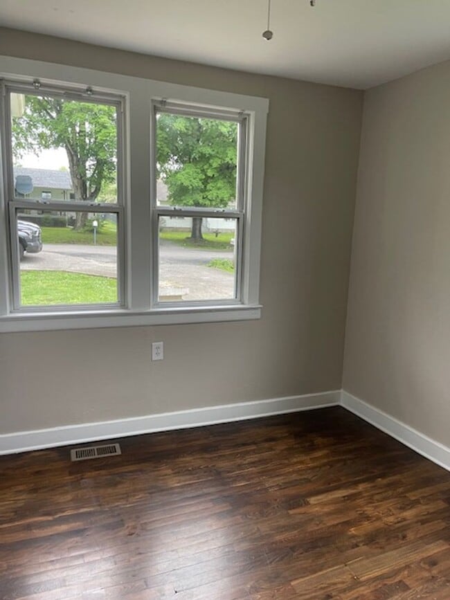 Building Photo - Charming Bungalow Vibes in the Heart of Ol...