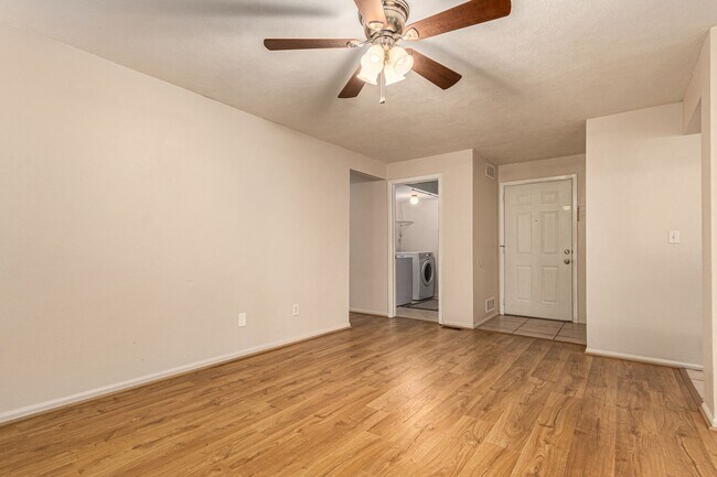 Building Photo - 2 Bed 1.5 Bath Updated Arvada Condo - Avai...