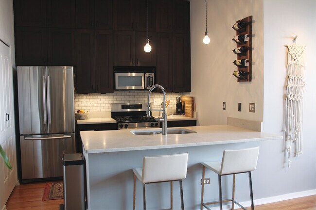 Kitchen - 1849 W North Ave