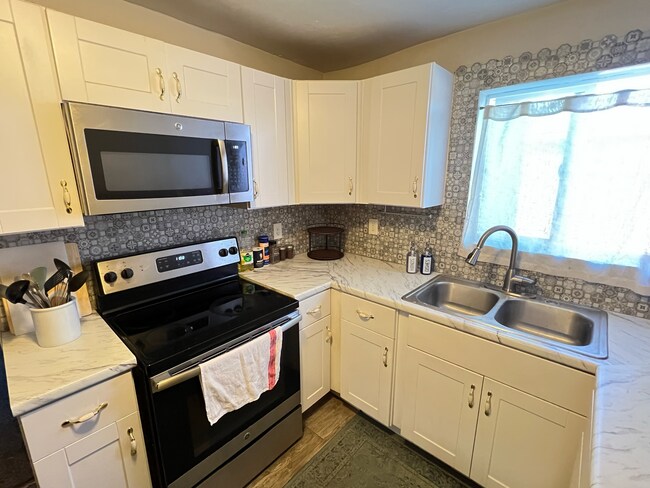 Foto del edificio - 1337 W El Rio Dr