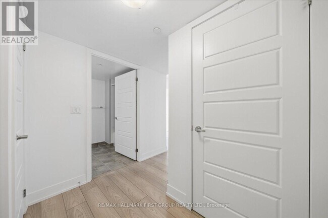 Building Photo - 1255 Bayly St
