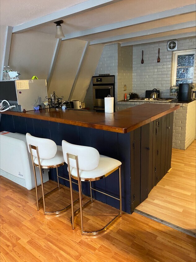 Breakfast Bar from LR view - 10 Crestwood Rd