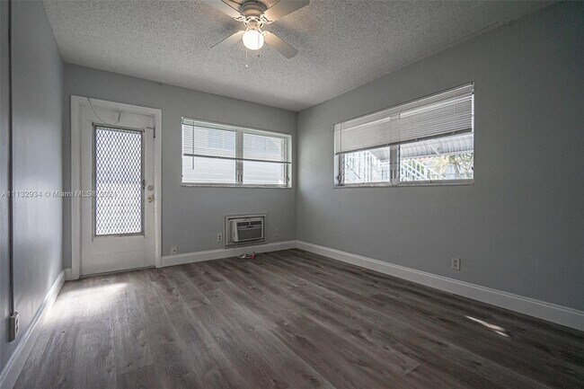 Building Photo - 2020 NE 51st Ct