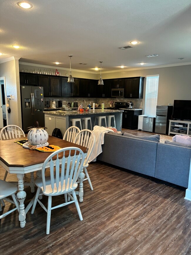 Building Photo - 1700 Bagby