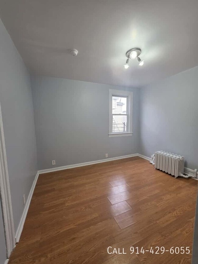 Building Photo - 118 Waverly St