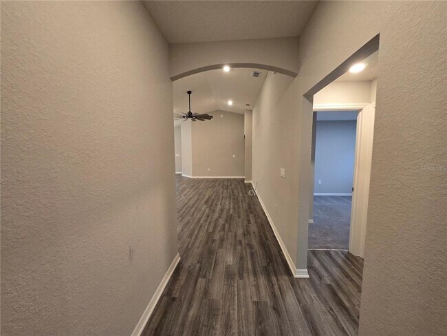 Foto del edificio - 1352 Mountain Flower Ln