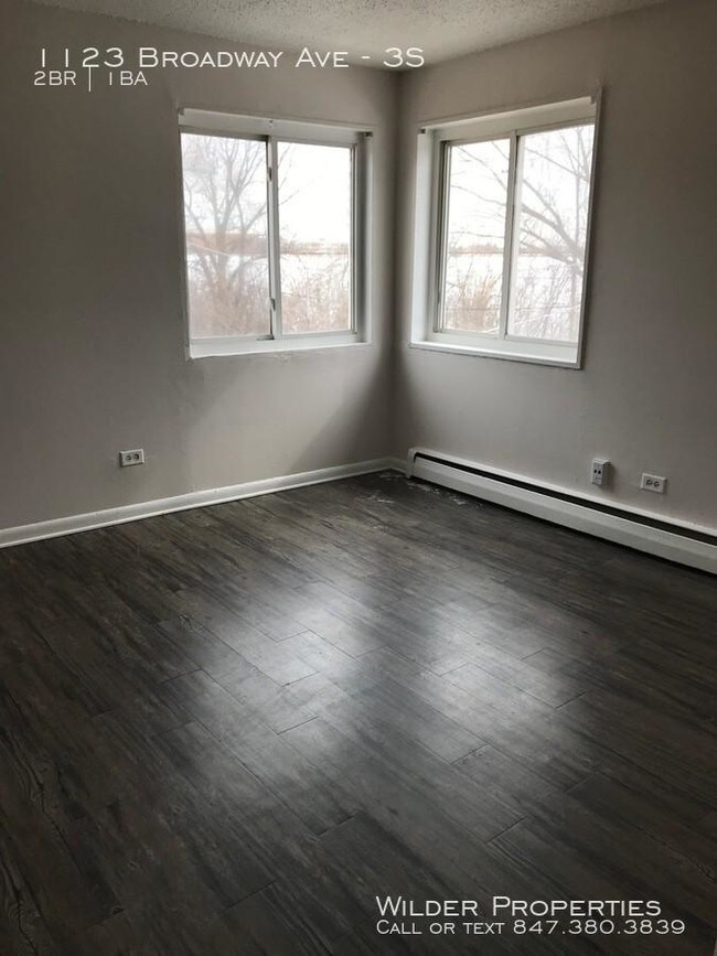 Building Photo - 2 bedroom in North Chicago IL 60064