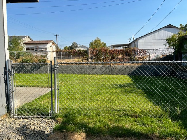 Building Photo - 1126 Benham Ct