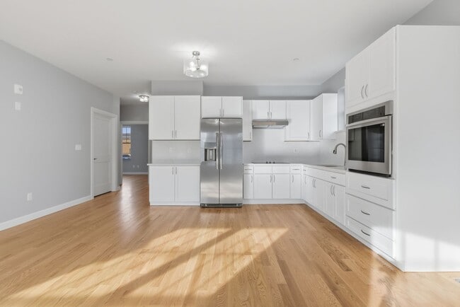 Building Photo - 19 Simon St