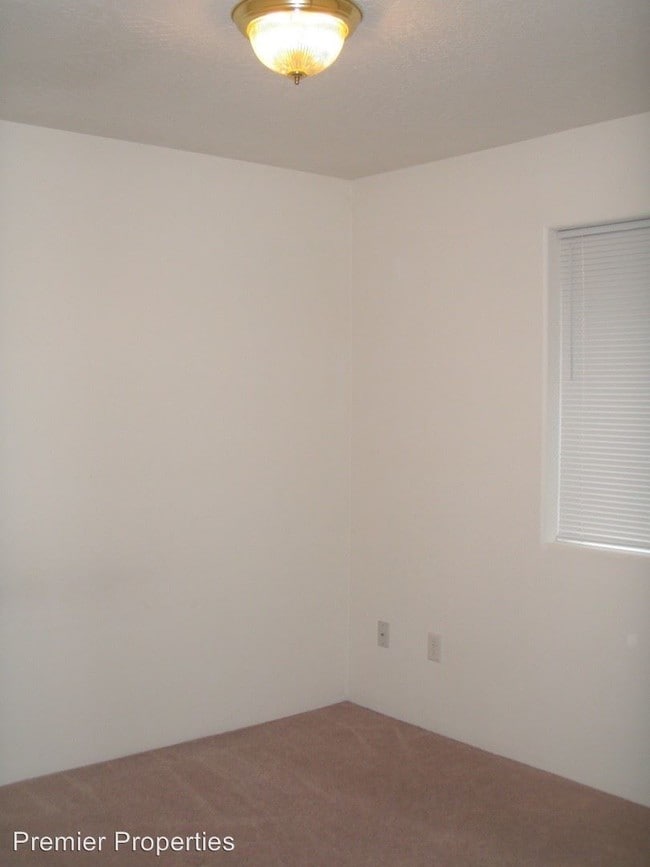 Building Photo - 602 Easy St