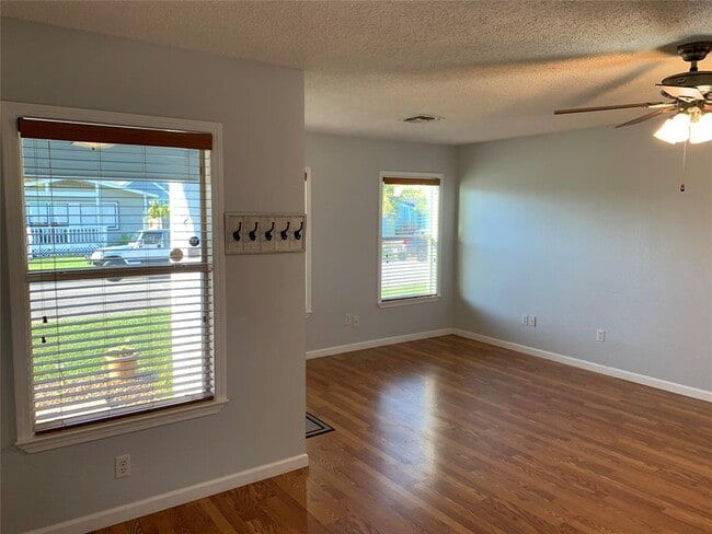 Building Photo - 105 Trout Ave