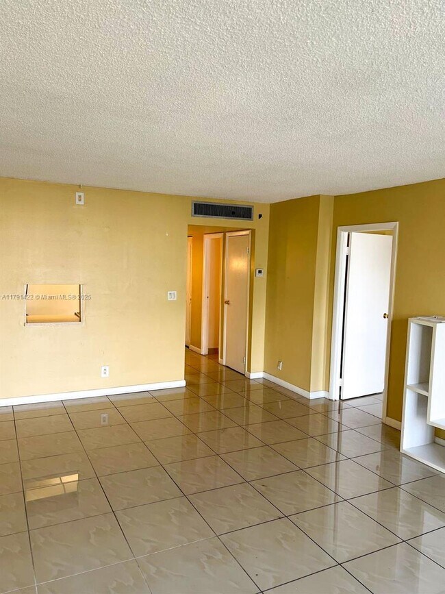 Foto del edificio - 20400 W Country Club Dr