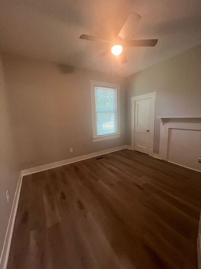 Foto del edificio - Newly Bedroom 4 Bedroom Home with Large Yard