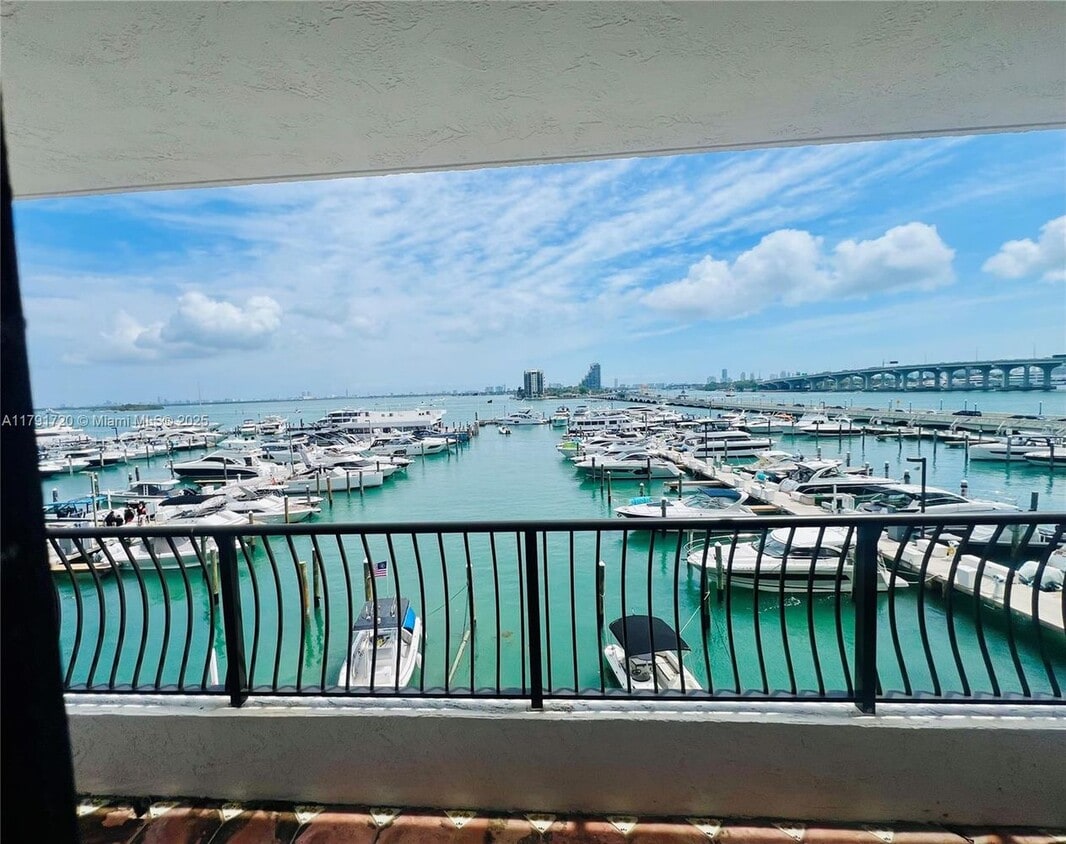 Photo - 555 NE 15th St-420-420
