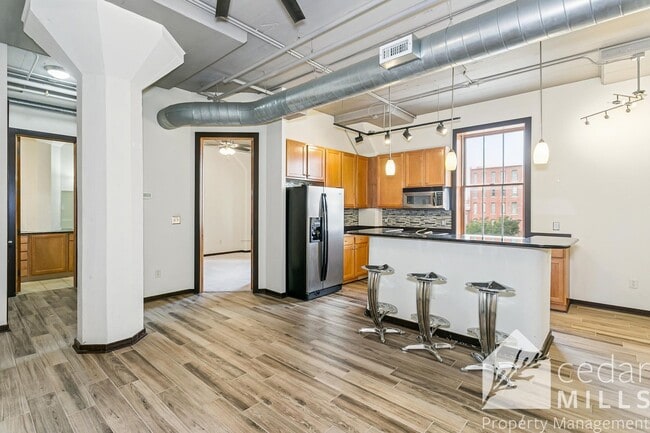Building Photo - Lofts at St. Francis! 2 bed/2 bath for rent