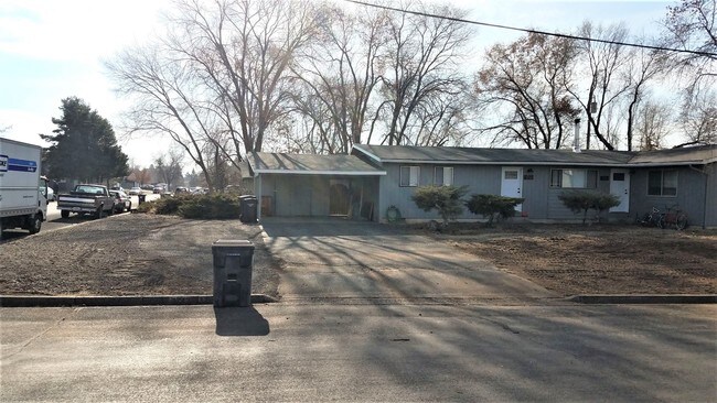 Building Photo - 1716 SW Lava Ave