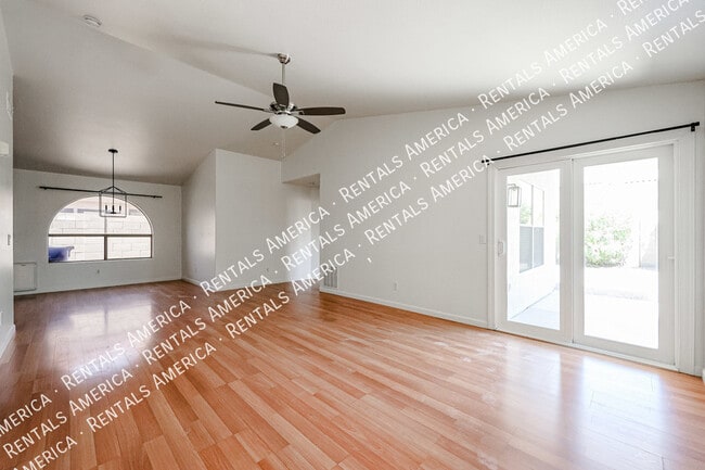 Building Photo - 568 E Sherri Dr