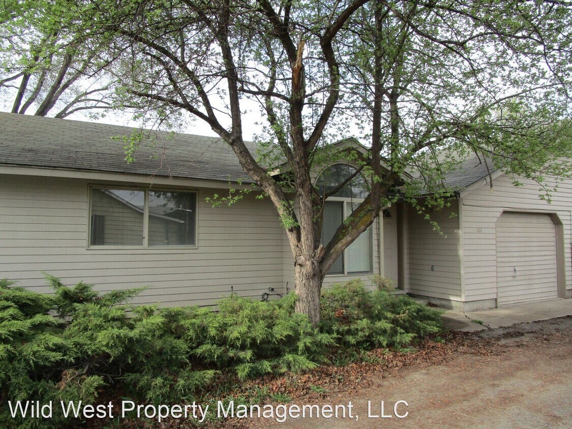 101 NW Ivy St, Prineville, OR 97754 House Rental in Prineville, OR