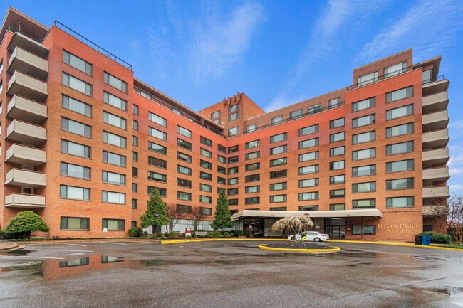 Building Photo - 1011 Arlington Blvd