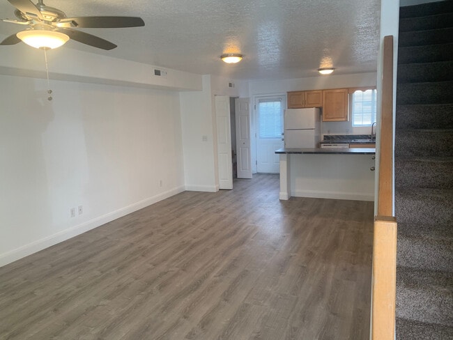 Building Photo - SMALL PETS FRIENDLY!! Beautiful Lexington ...