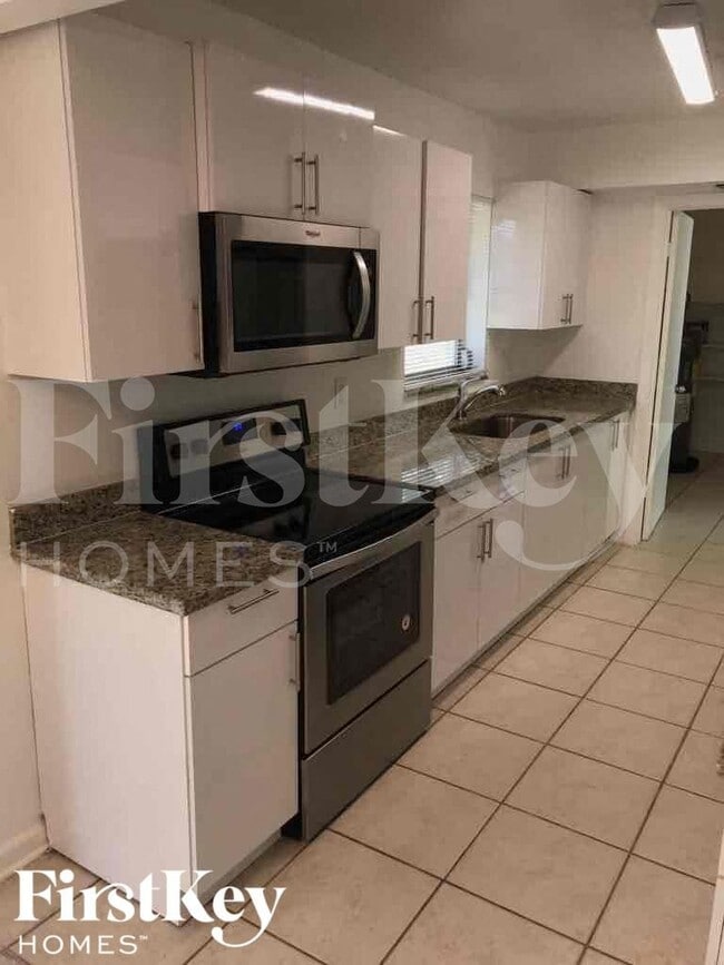 Building Photo - 844 Date Palm Dr