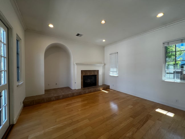 Building Photo - 6 Whiting Ct