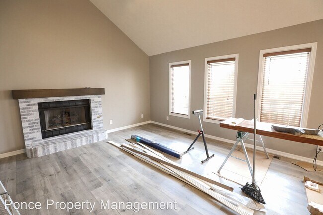 Foto del edificio - 5 br, 3 bath House - 7120 S. 31st Place