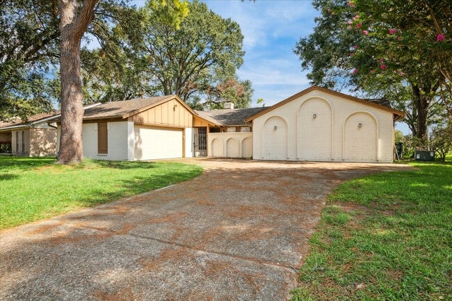 Building Photo - 5423 Bent Bough Ln