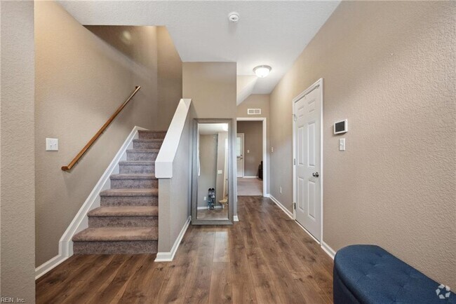 entry hallway leading to private room - 1104 Prosperity Ct