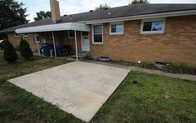 Back Entrance - 338 Overlook Blvd