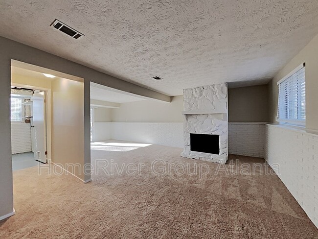 Building Photo - 465 N Pond Trail