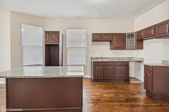 Building Photo - 1510 S Drake Ave