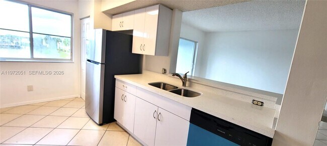 Foto del edificio - 150 NW 96th Ave